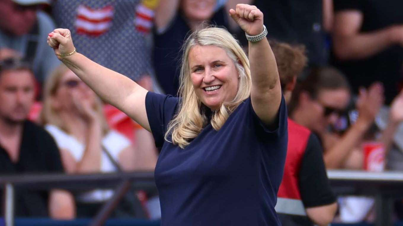 Hayes returns to England to watch Chelsea take on Arsenal   Hayes returns to England to watch Chelsea take on Arsenal