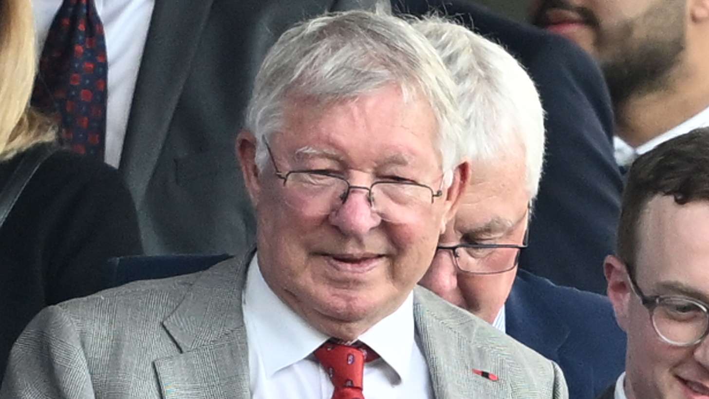 Man Utd players told to pay Ferguson's £2m salary  