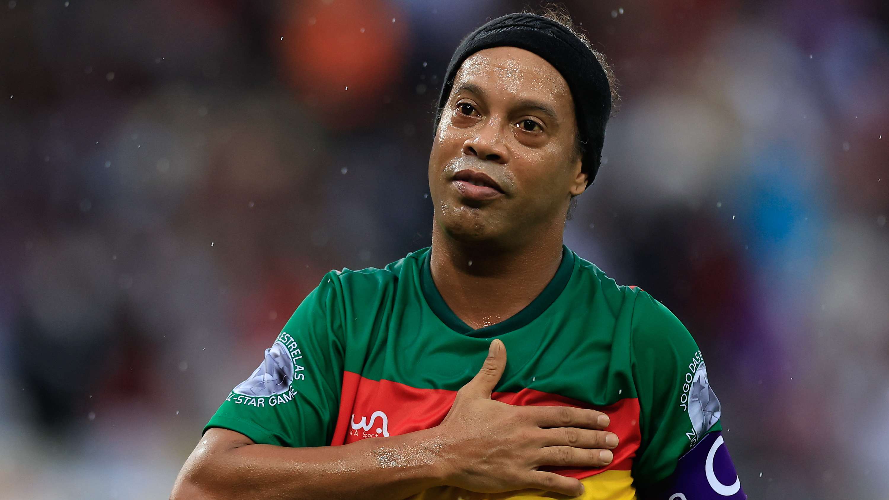 Ronaldinho 'brought over 20 people' to Man Utd negotiations!  