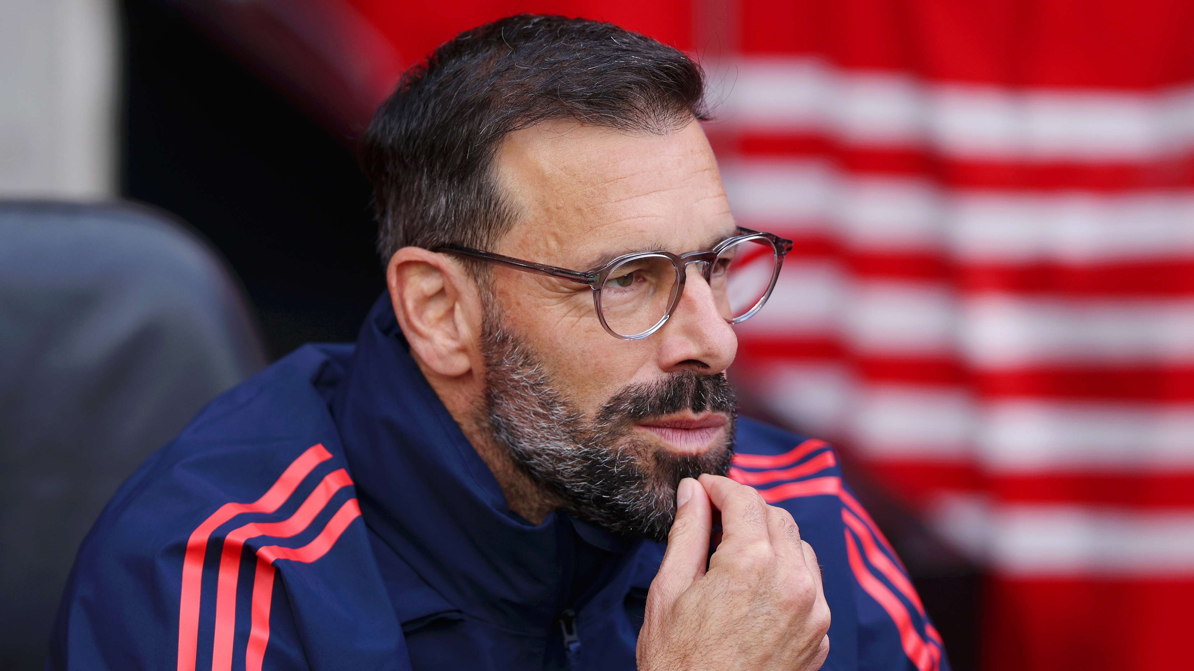 Why Van Nistelrooy is having doubts about replacing Ten Hag  