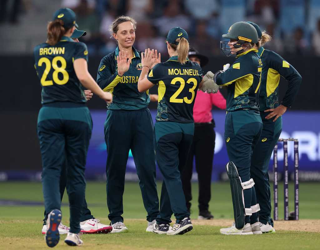 Gardner takes four in rout of Pakistan  