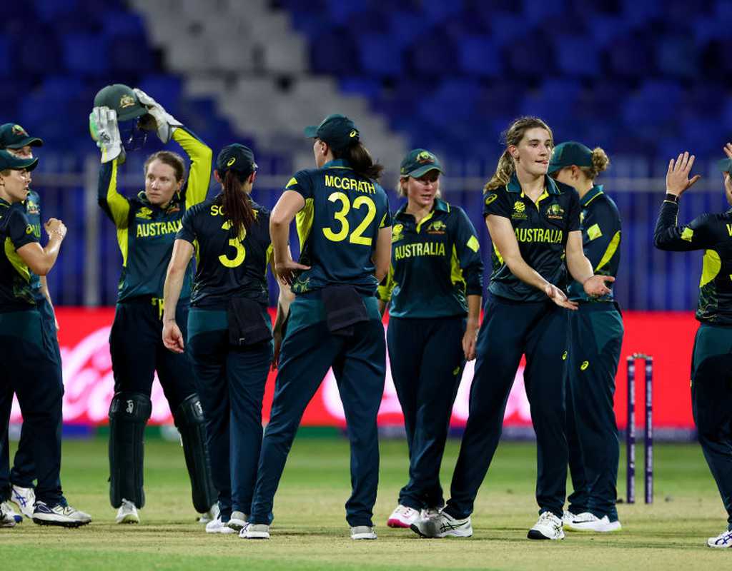 Schutt stars as Australia demolish New Zealand   Schutt stars as Australia demolish New Zealand