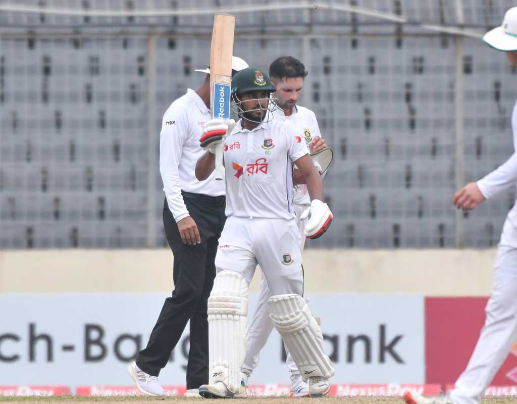 Mehidy, Jaker lead Bangladesh's fight but SA in command  