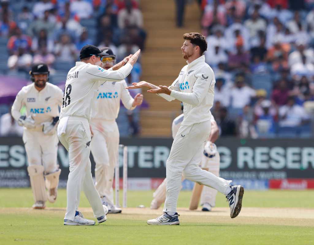 Spinners stun India as New Zealand take control  