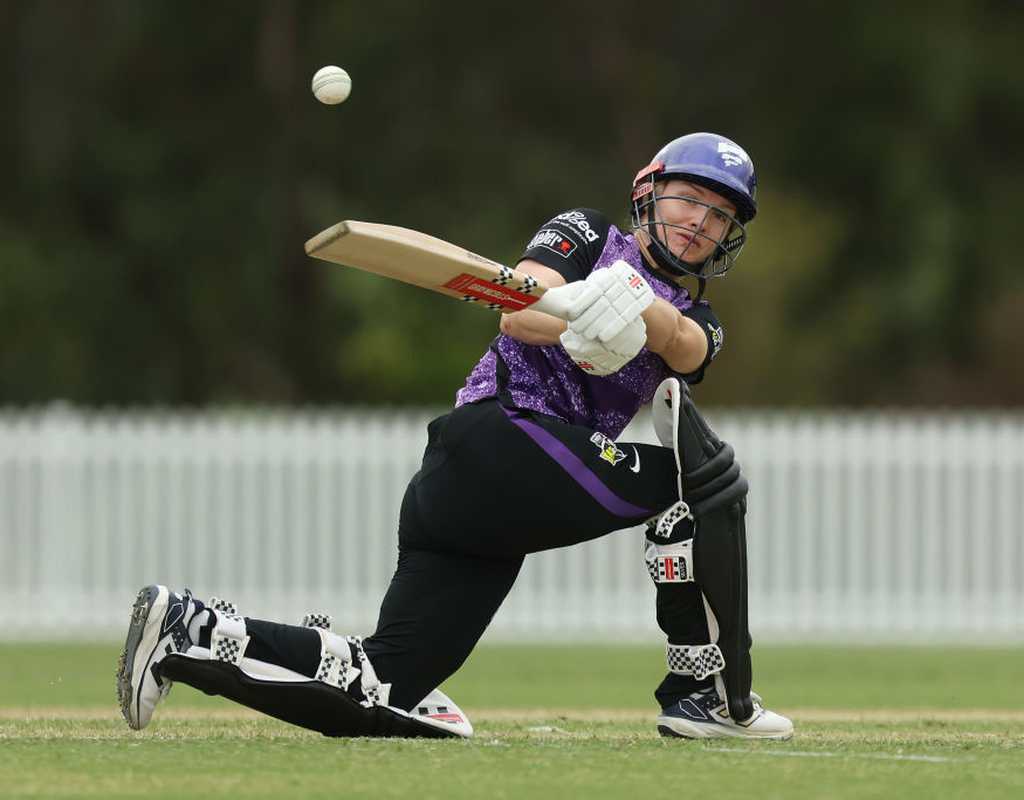 Carey, Graham give Hurricanes a winning start  