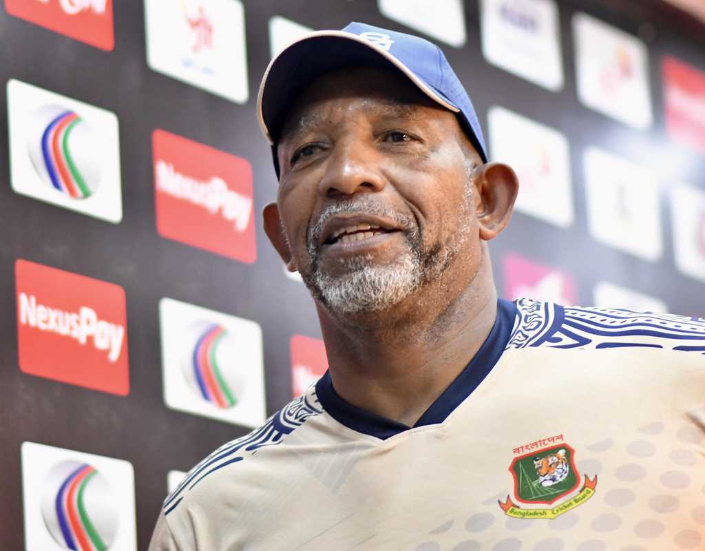 Simmons hopes to bring focus back to cricket for Bangladesh  