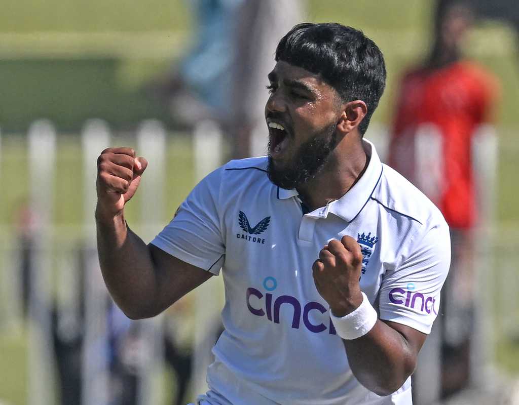 Rehan strikes put Pakistan on back foot  