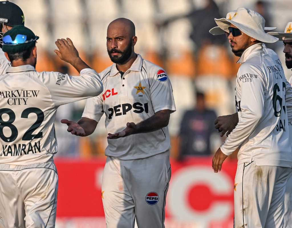 Sajid Khan helps Pakistan reclaim ascendancy after rapid Duckett ton  