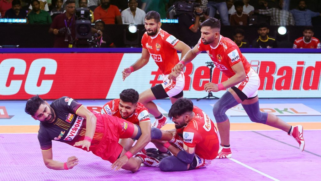 Clinical Gujarat Giants defeat Bengaluru Bulls, while Pardeep Narwal achieves 1700-point milestone   Clinical Gujarat Giants defeat Bengaluru Bulls, while Pardeep Narwal achieves 1700-point milestone