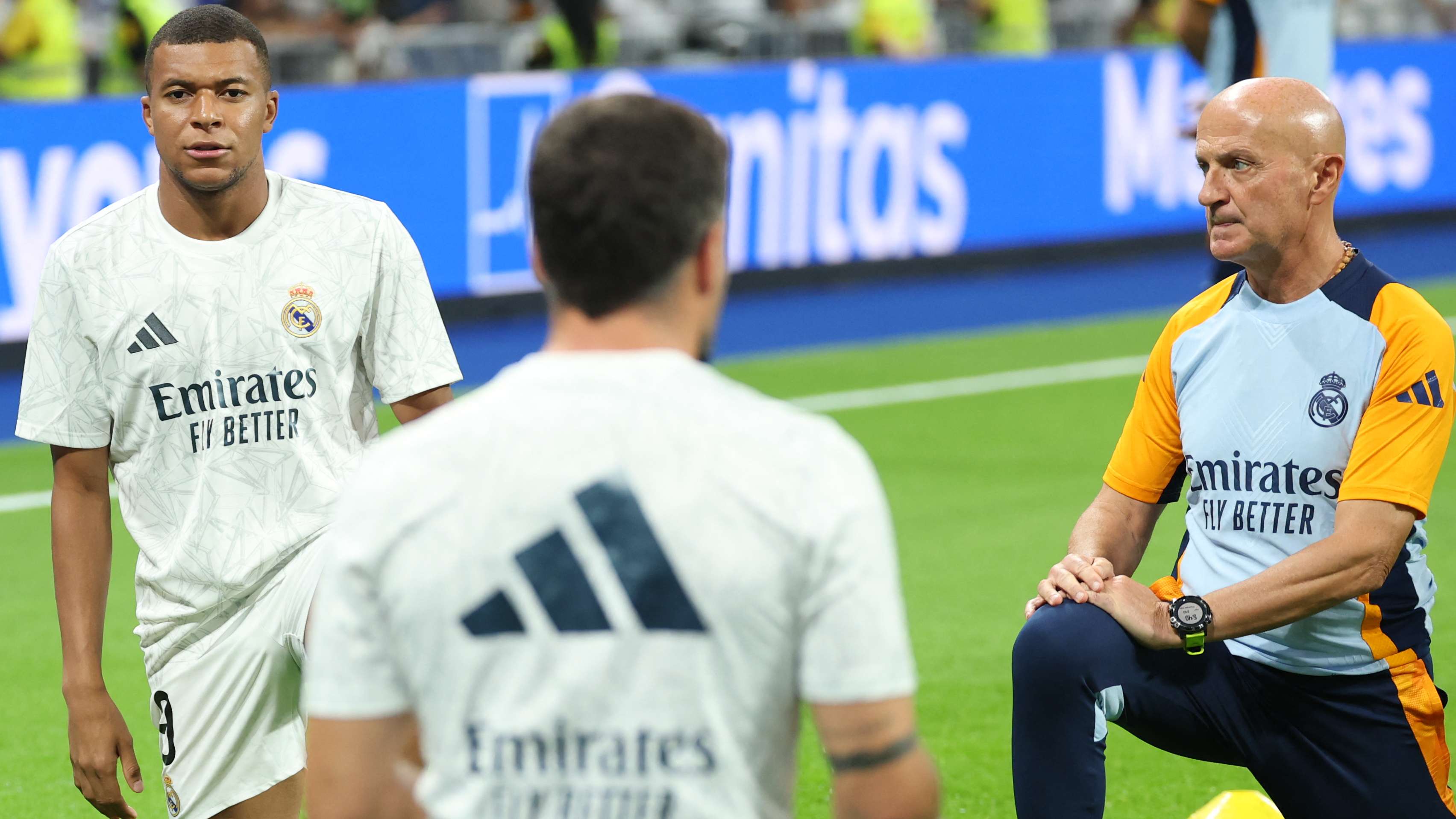 Real Madrid at risk of mutiny over 'distrust' in coach   Real Madrid at risk of mutiny over 'distrust' in coach