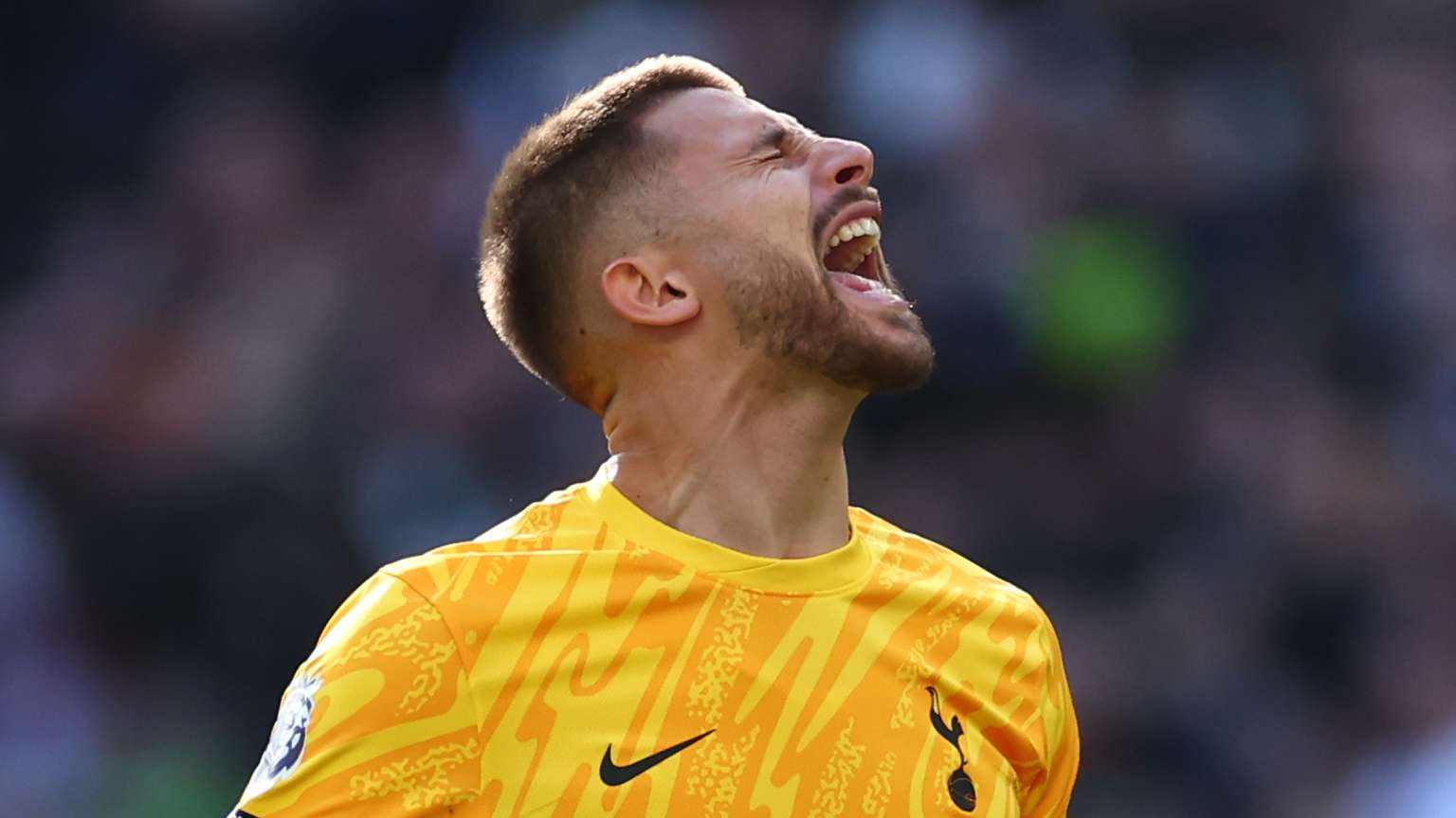 Postecoglou reveals recovery timeframe for 'hard as nails' Vicario  