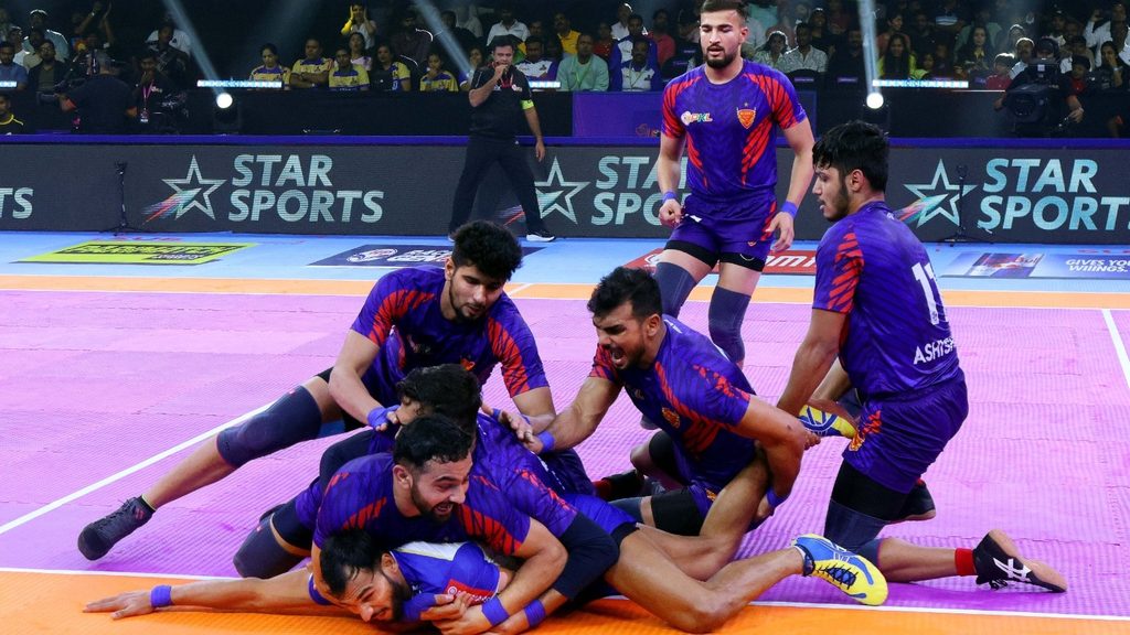 Ashu Malik, Ashish Malik and Yogesh Shine as Dabang Delhi K.C Make Easy Work of Tamil Thalaivas  