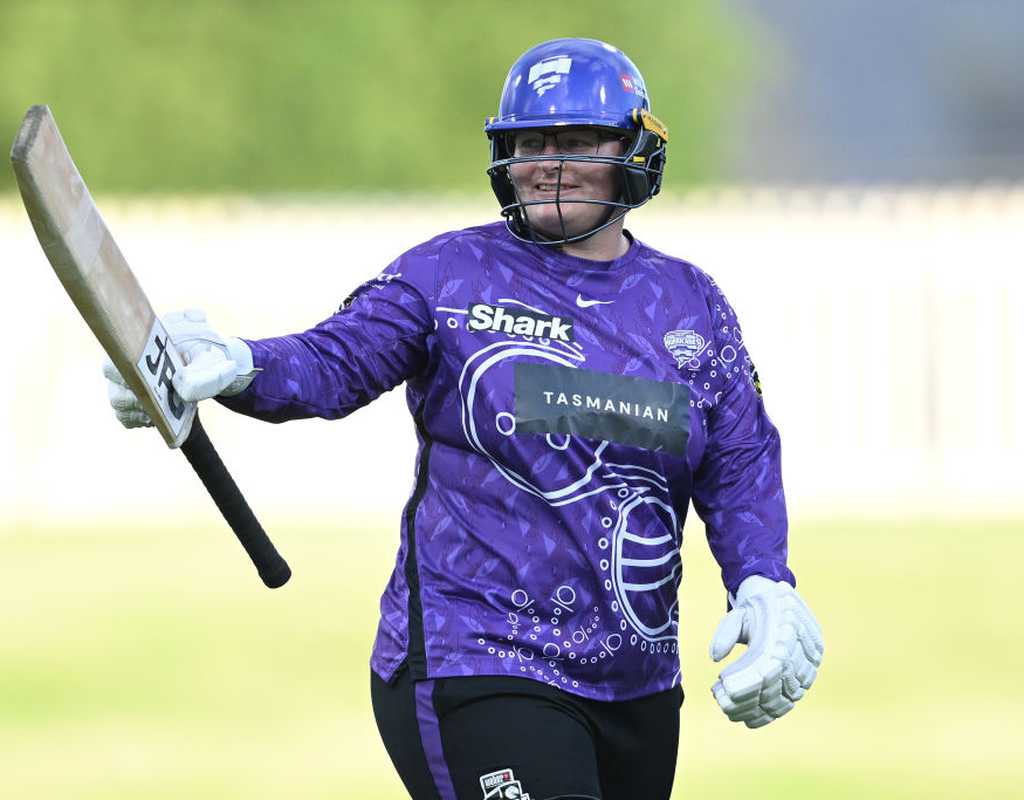 Lizelle Lee tons up for a second straight game to fire Hurricanes to the top  