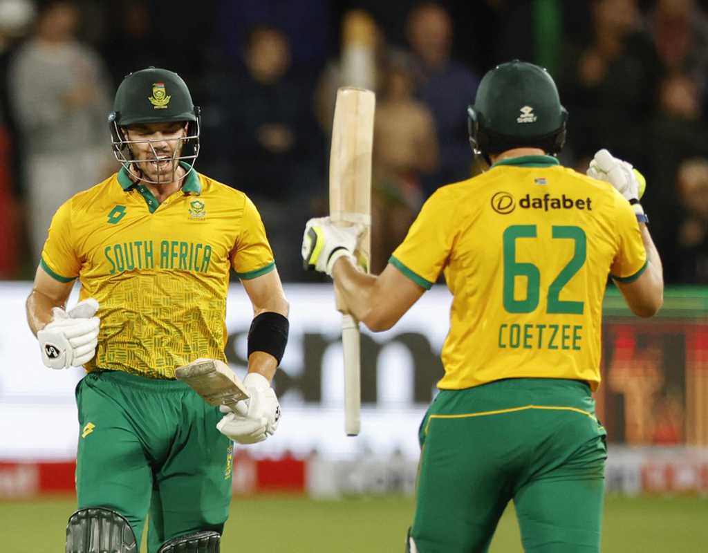 Chakaravarthy's five-fer in vain as Stubbs takes SA past choppy waters  