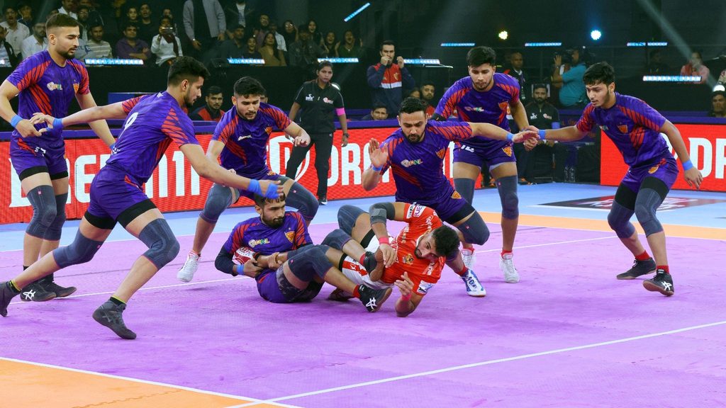 Gujarat Giants brace for Dabang Delhi K.C. challenge in match 129 of PKL season 11  