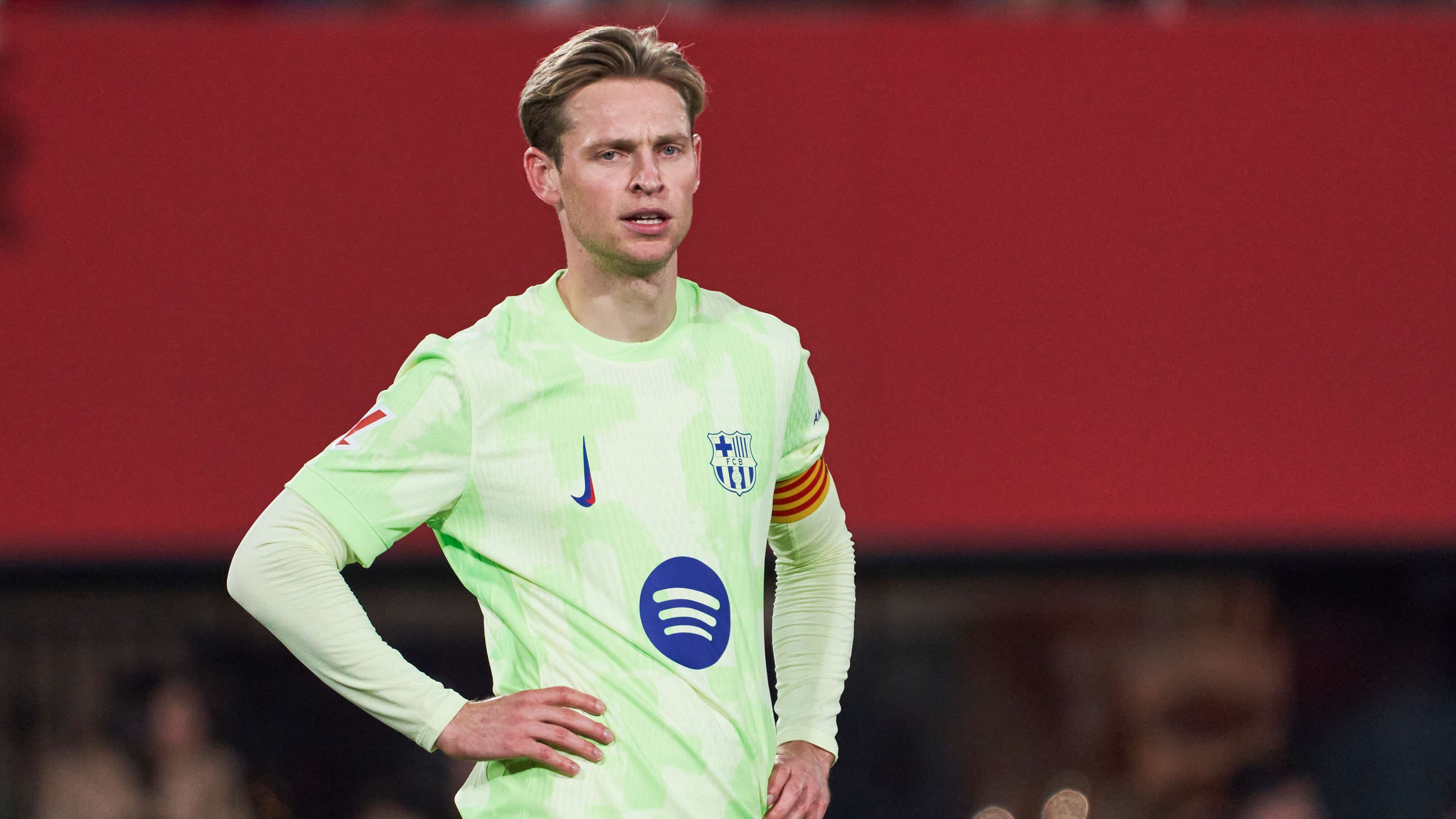 De Jong asking price slashed as Barcelona prepare to sell midfielder  