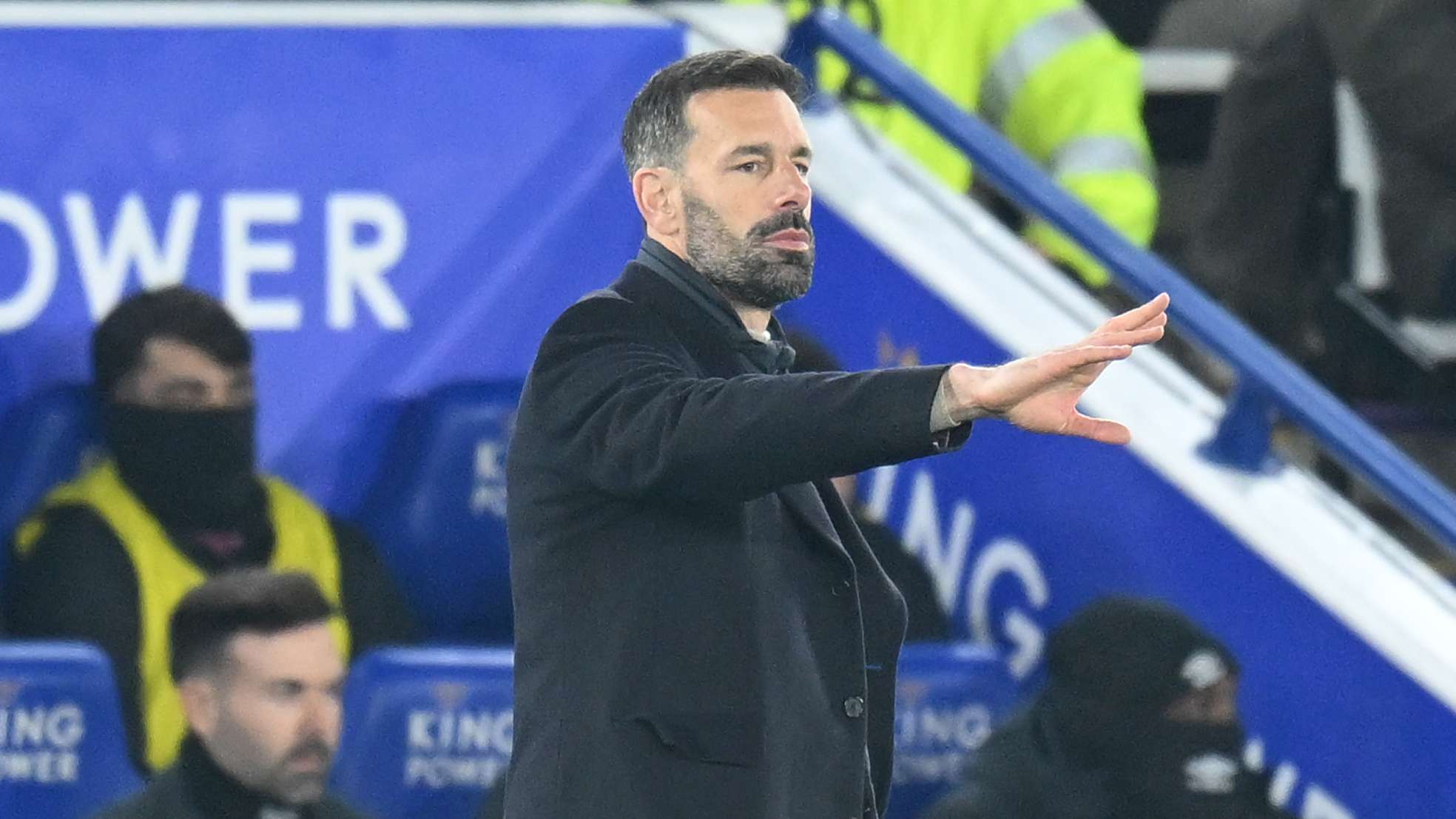 Van Nistelrooy 'to use Man Utd contacts' to sign youngster   Van Nistelrooy 'to use Man Utd contacts' to sign youngster
