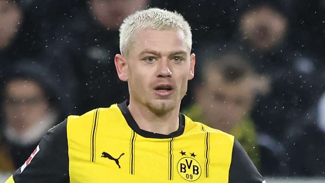 Dortmund star taken to hospital after collapse against Barca   Dortmund star taken to hospital after collapse against Barca