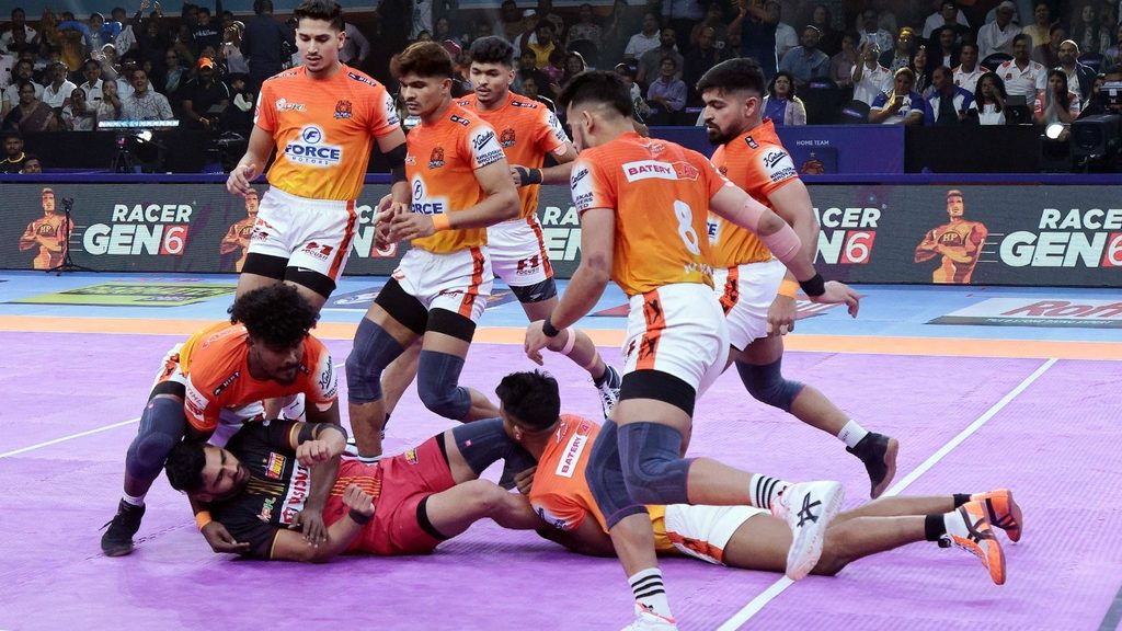 Puneri Paltan return to winning ways with enormous 38-point rout of Bengaluru Bulls to stay alive in playoff race  