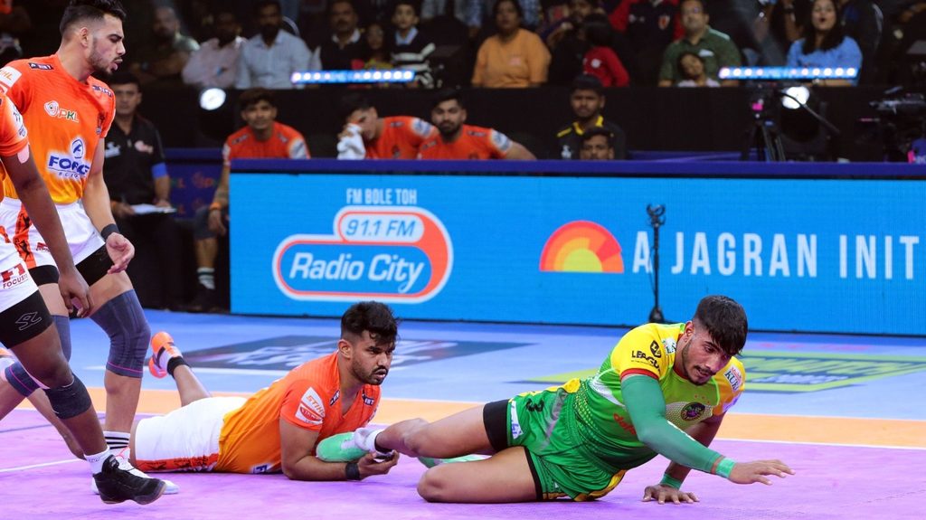 Patna Pirates move closer to playoff berth; win exciting contest against Puneri Paltan  