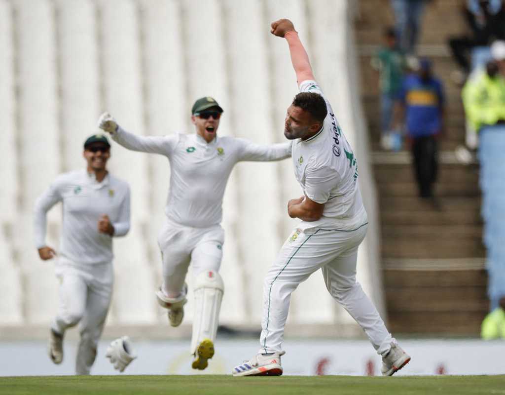 Paterson, Bosch strike regularly to dent Pakistan  