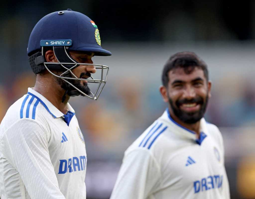 Late drama at the Gabba keeps series on the edge  