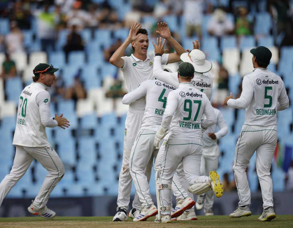 Intriguing finale awaits as Pakistan eventually turn up  