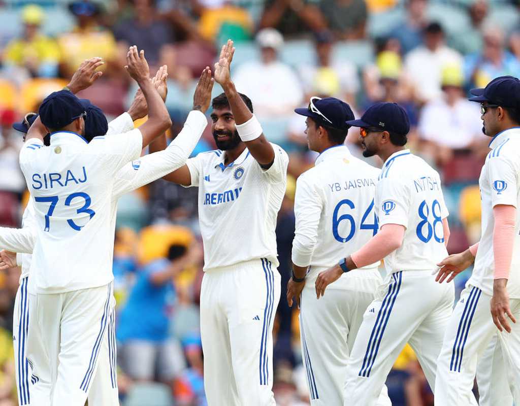 India strike thrice in riveting session of play before Lunch  