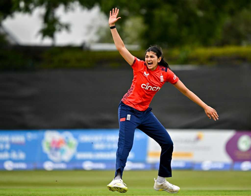 Mahika Gaur, Lauren Filer handed full contracts by ECB  