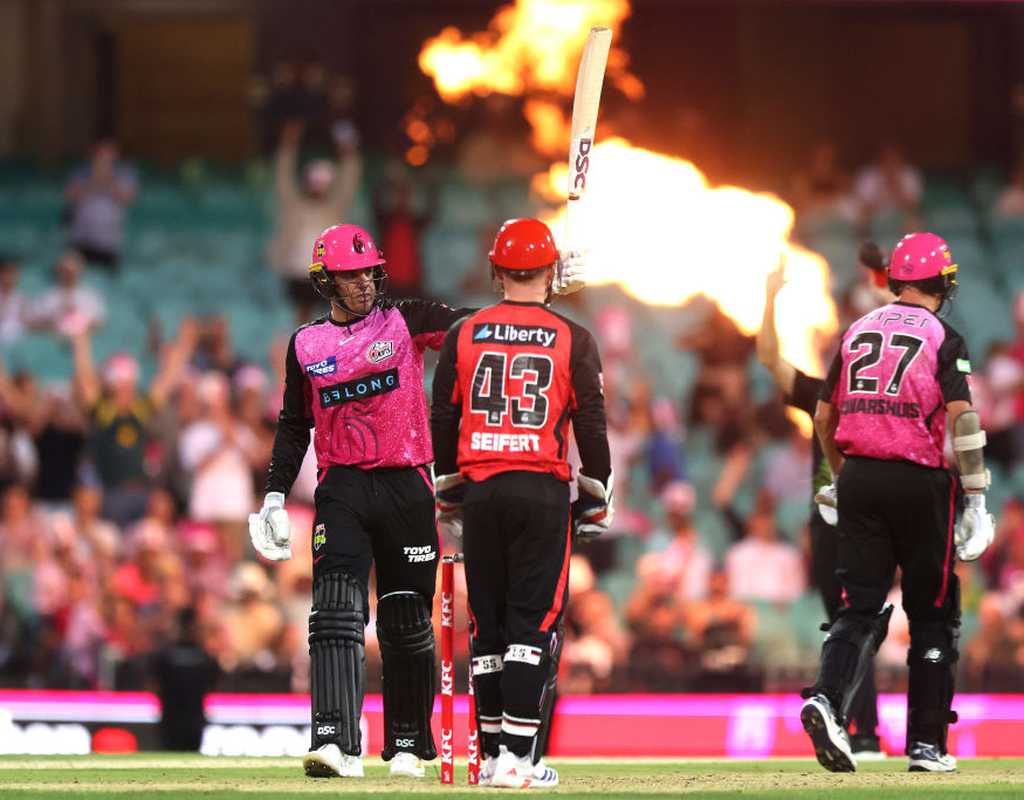 Henriques powers Sixers' winning start  
