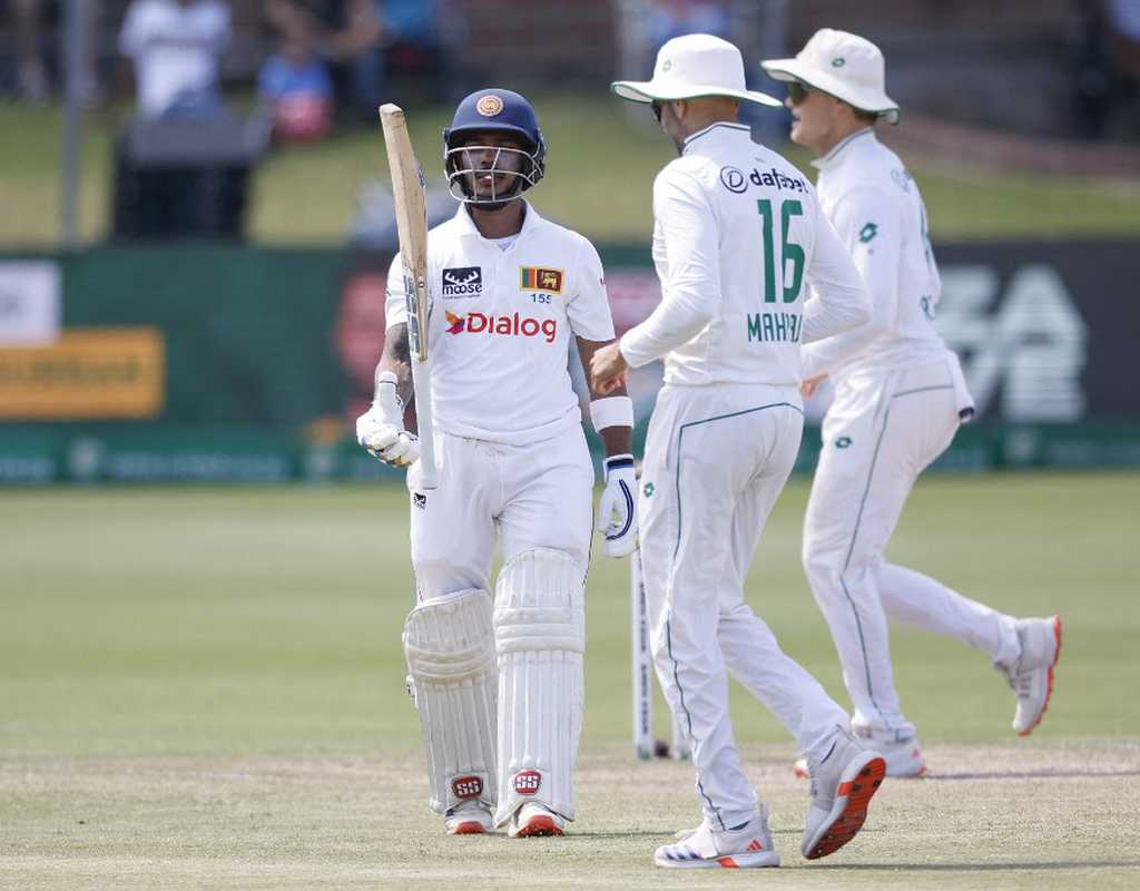 Sri Lanka lose openers in tall chase  