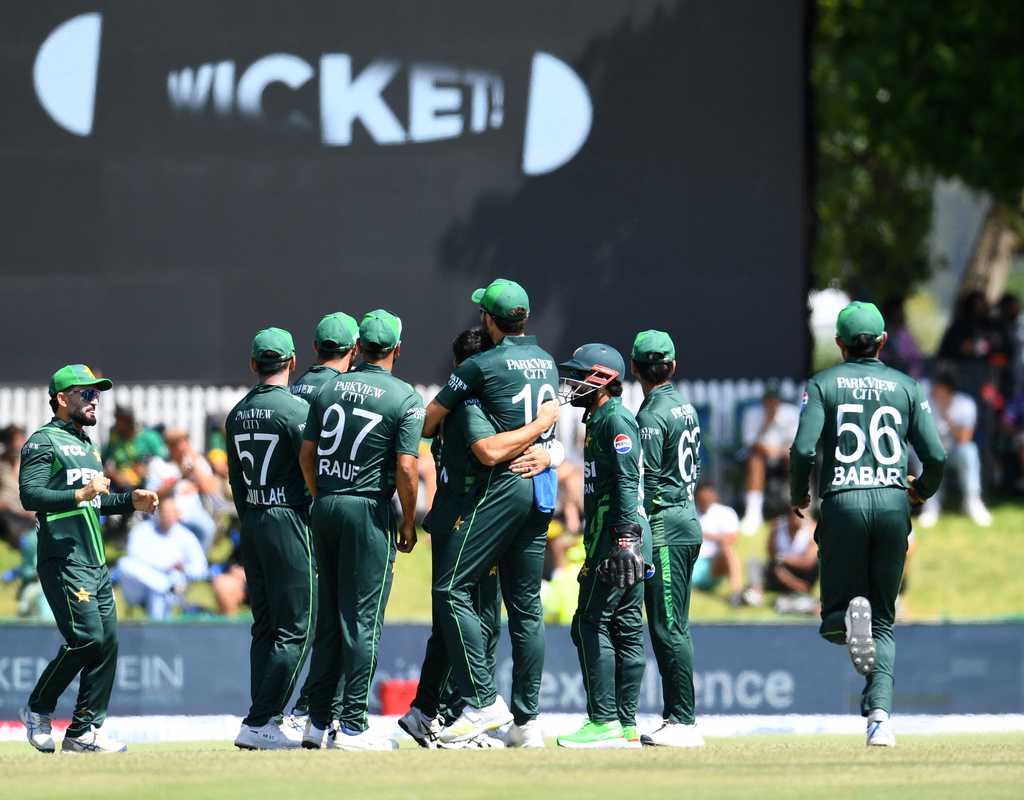 Pakistan spinners restrict South Africa to 239/9   Pakistan spinners restrict South Africa to 239/9