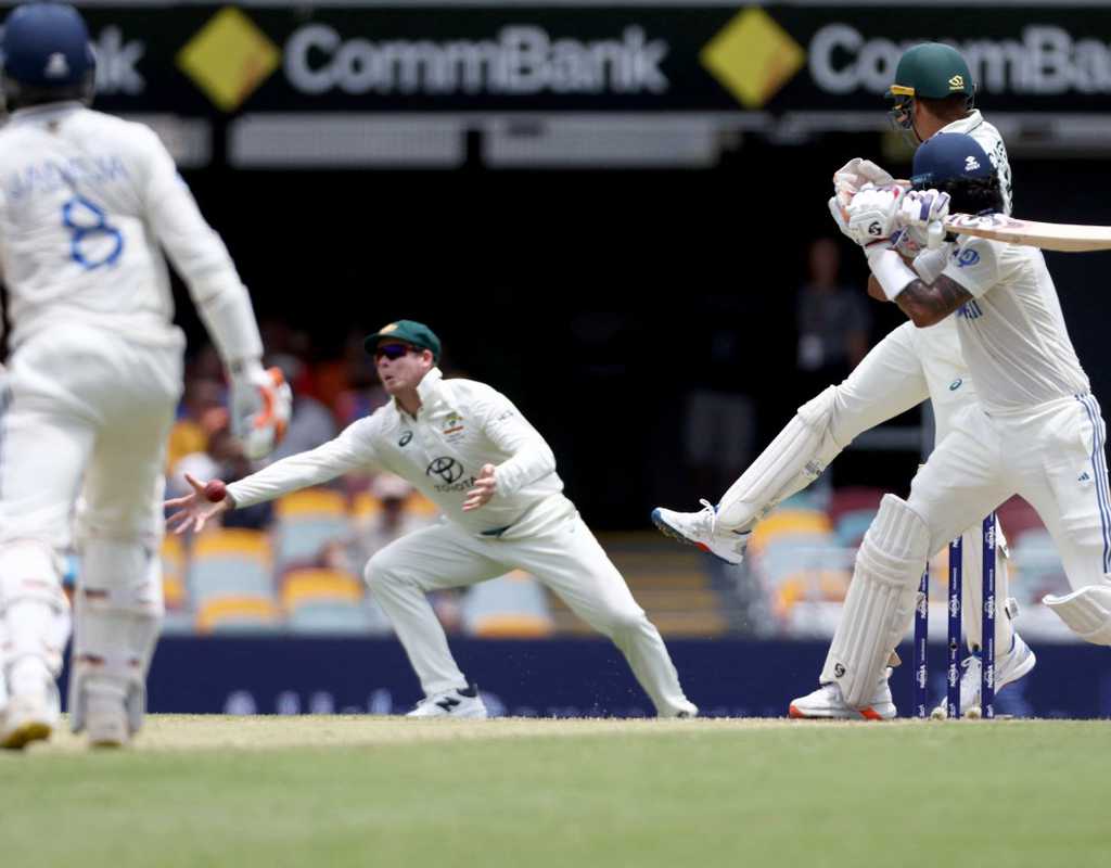 Australia remain on top after KL Rahul's vigilant knock  