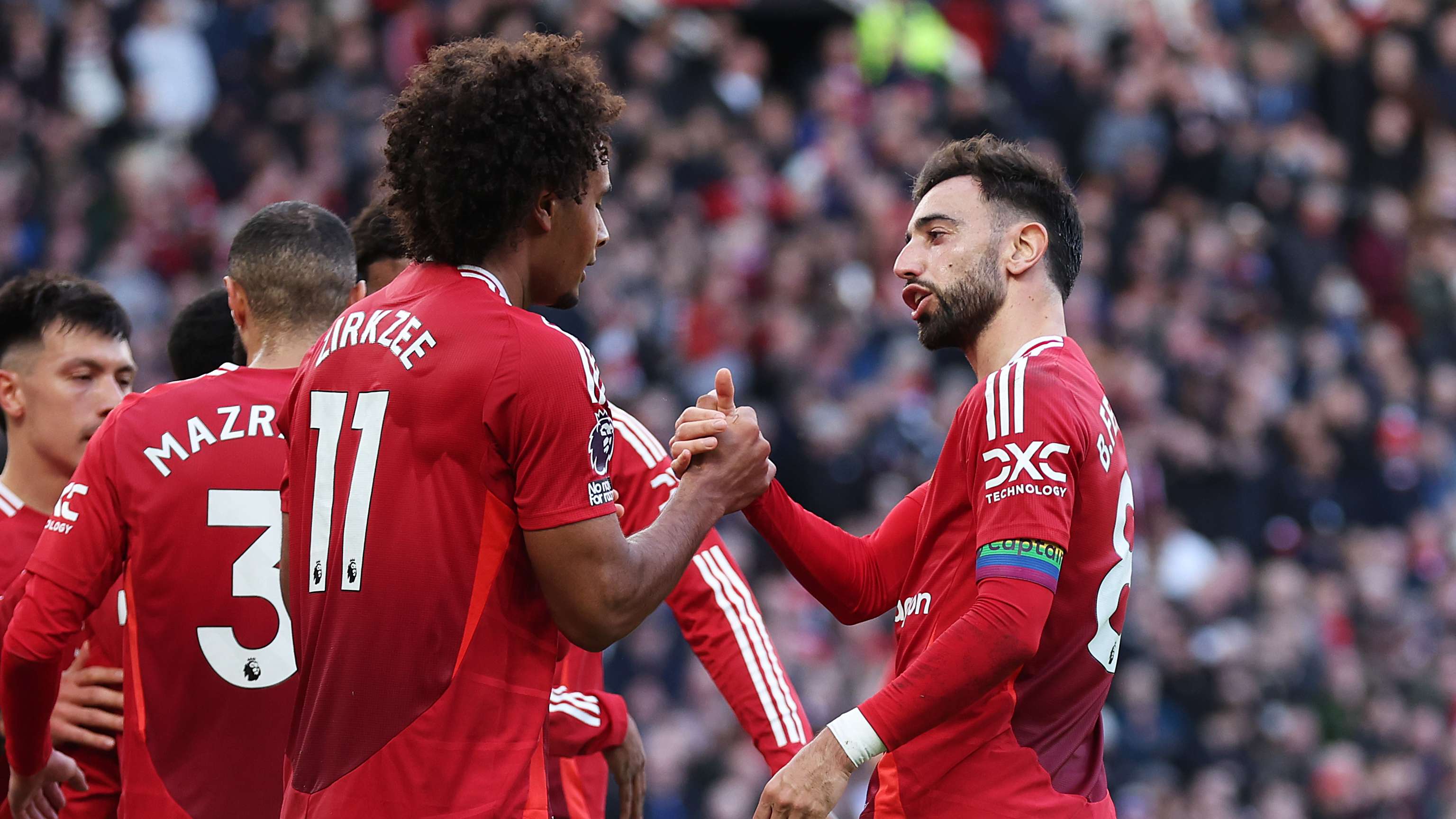 Bruno defends Zirkzee & hits out at Man Utd fans who booed him  