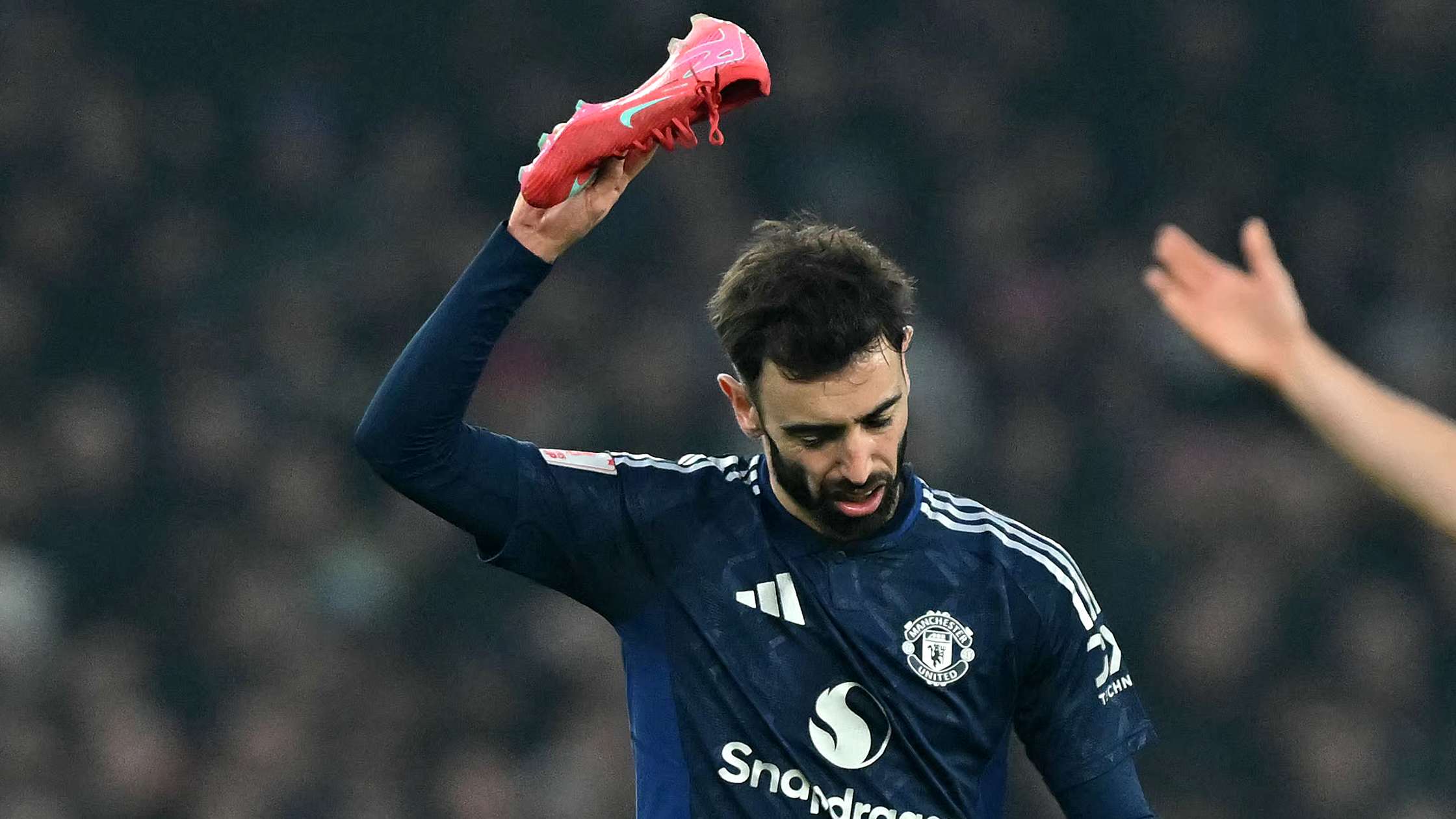 Fernandes' boot-throw sees punter land £4,000 from £1 free bet  