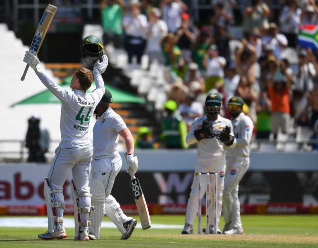 Rickelton ton puts South Africa in front in wicketless session  