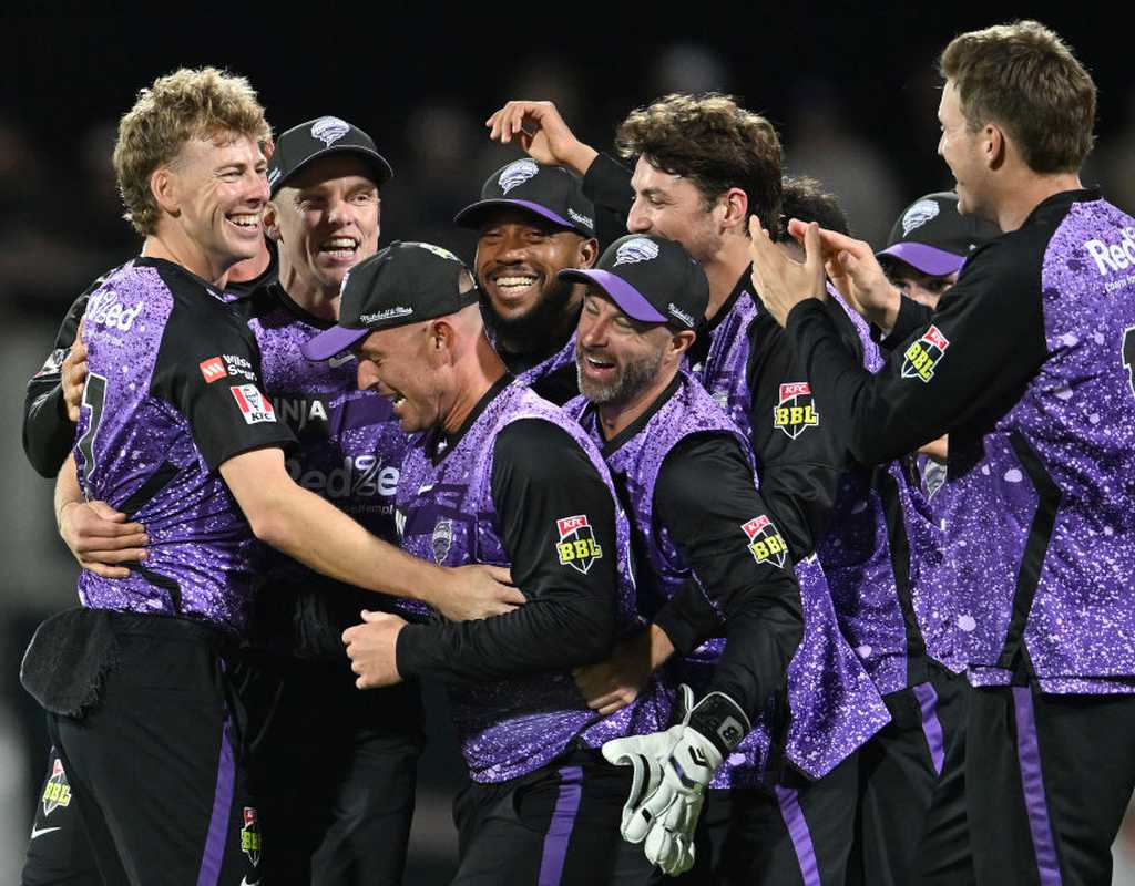 Hurricanes overcome Sixers to claim berth in BBL final  