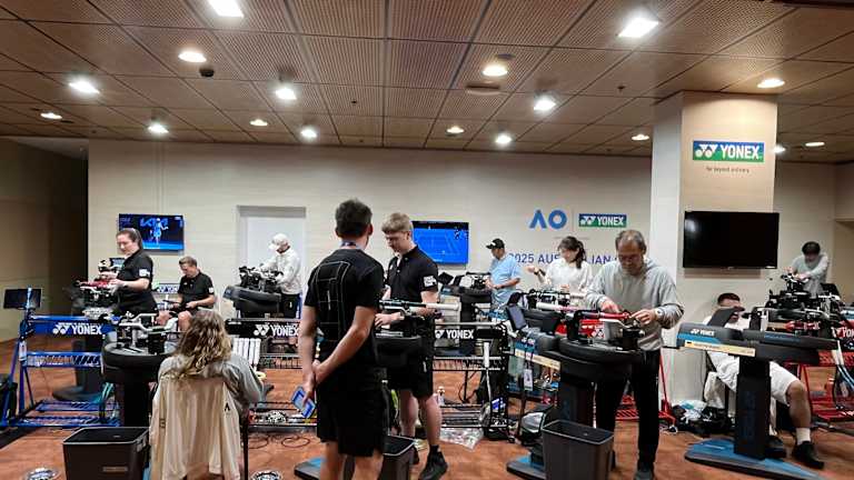 Emma Navarro 'stayin' alive' at the Australian Open, set to face Iga Swiatek in quarterfinals  