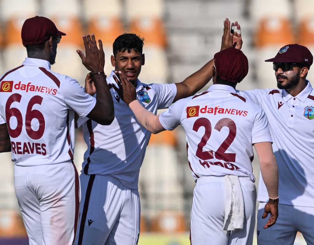 West Indies take control as Pakistan lose four in chase  