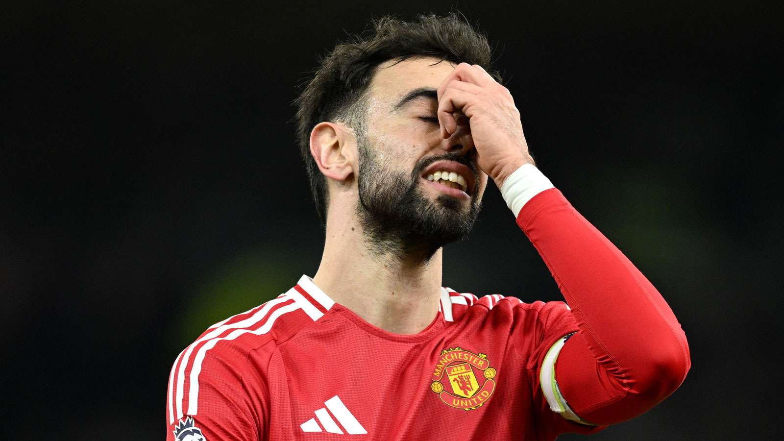 Fernandes tells Man Utd to wake up to 'very bad' situation  