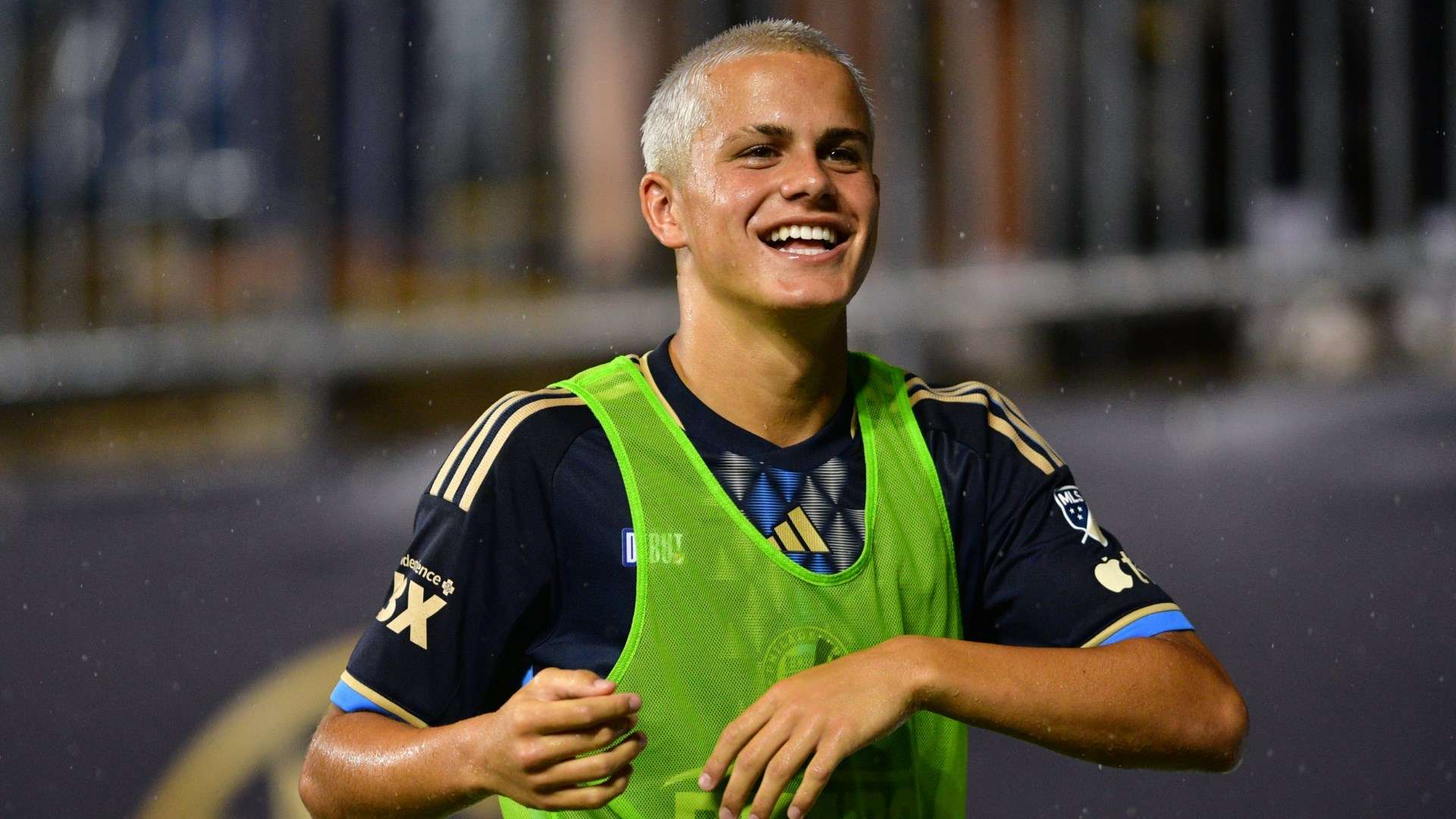 WATCH: Cavan Sullivan, MLS stars bewildered by '90s gadgets  