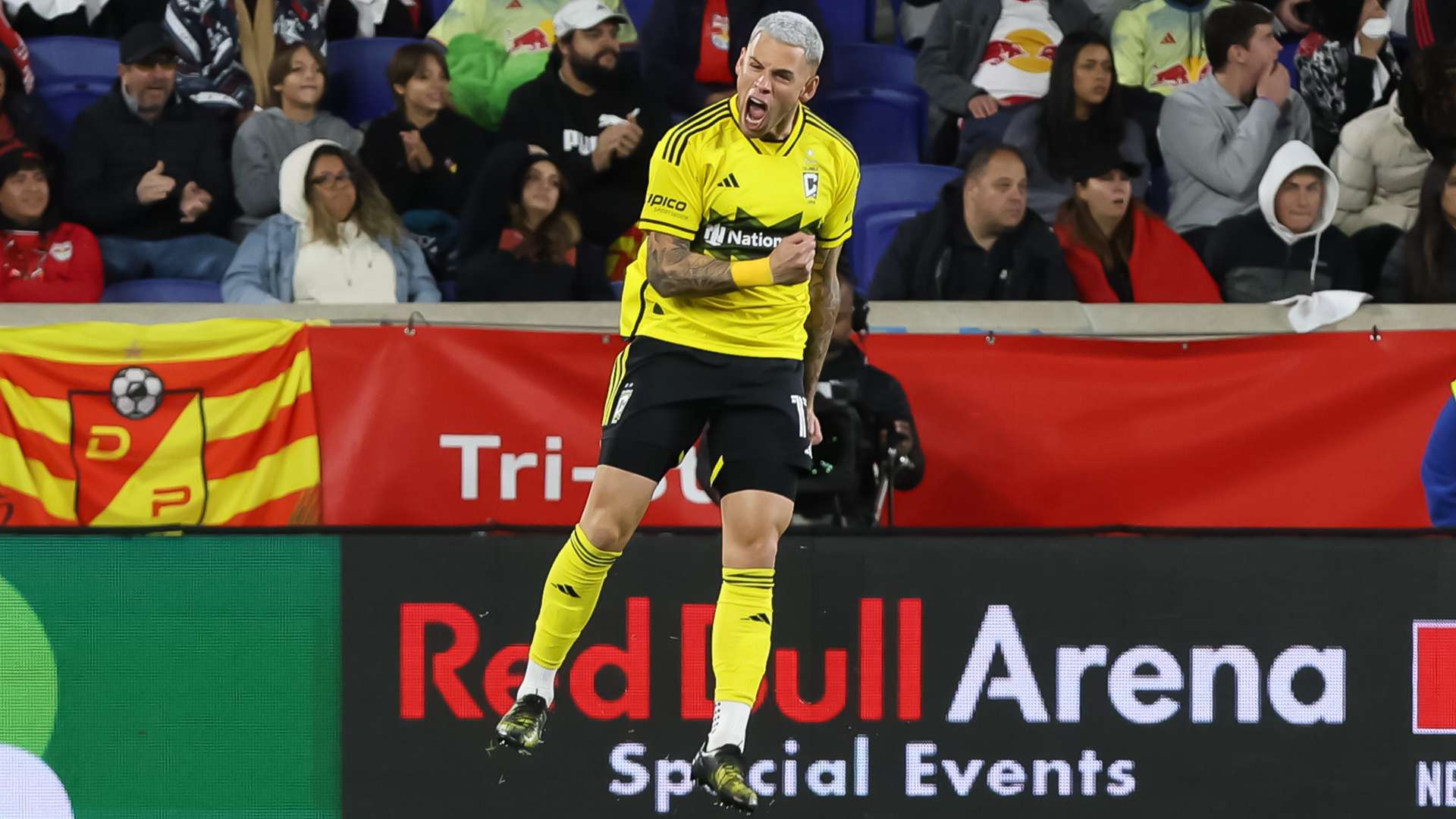 Galaxy acquire Christian Ramirez from Columbus Crew  