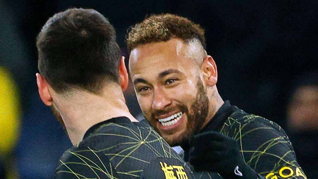 Neymar hailed as a 'genius' as Santo boss makes Messi point  