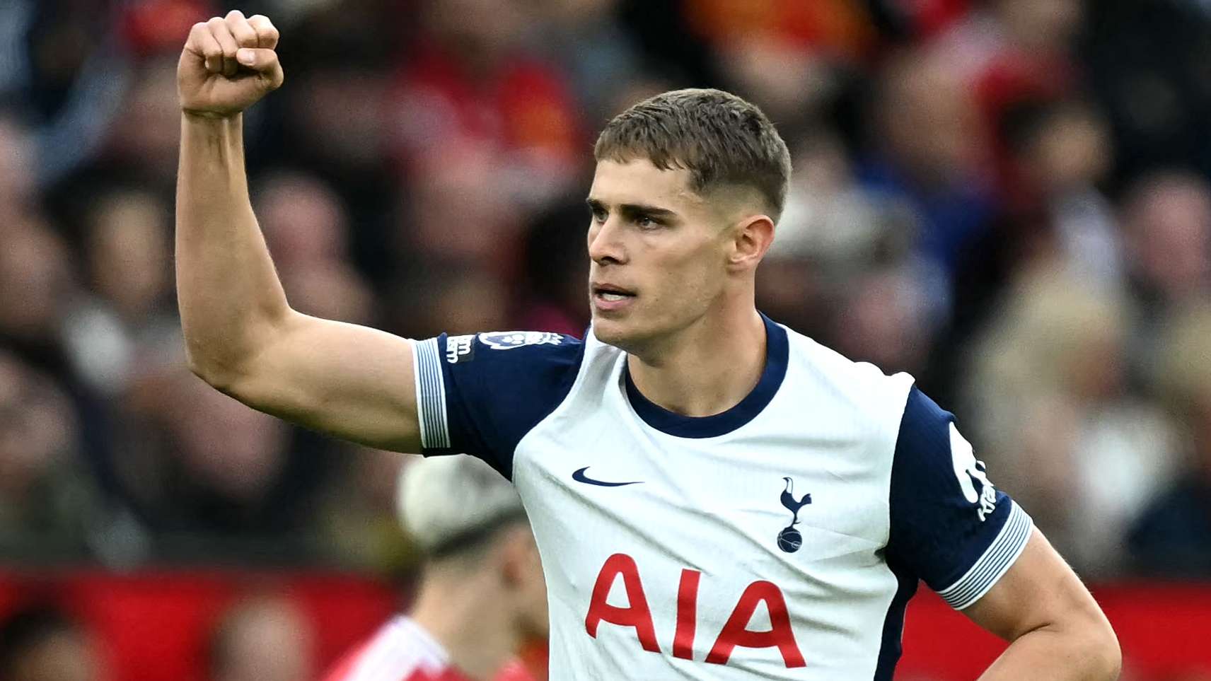 Van de Ven to Liverpool? Slot told to sign injury-prone Spurs defender  