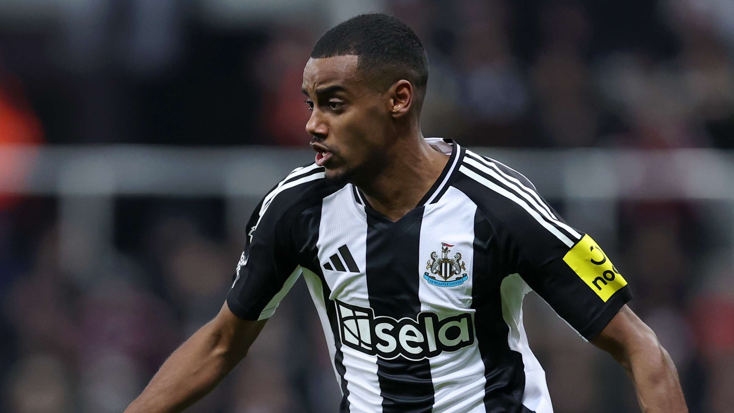 Barcelona receive hope in pursuit of Arsenal target Isak  