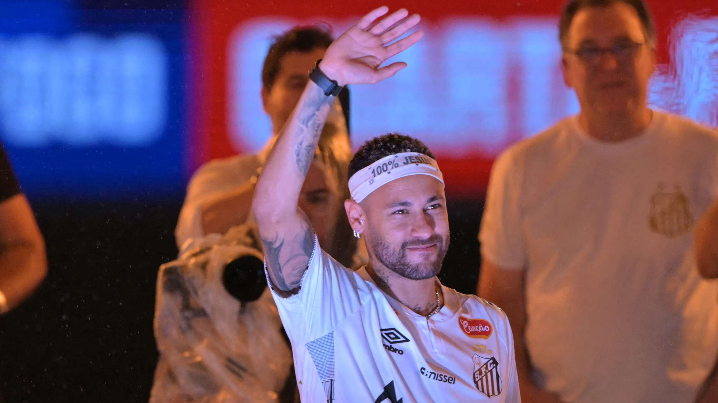 📽️ | Neymar breaks down in tears during Santos unveiling  