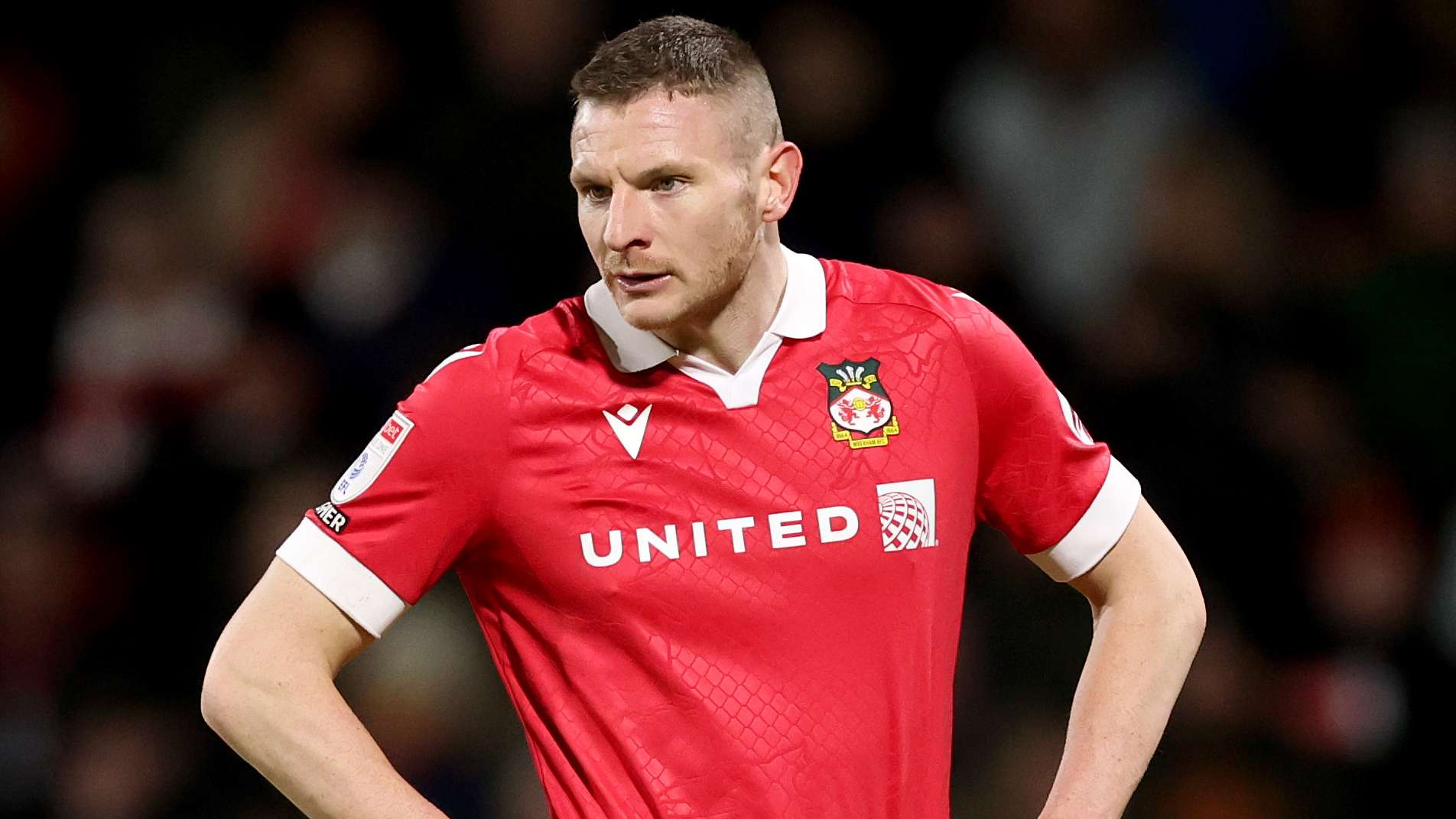 Ex-Wrexham star claims it's 'not right' between Parkinson and Mullin  