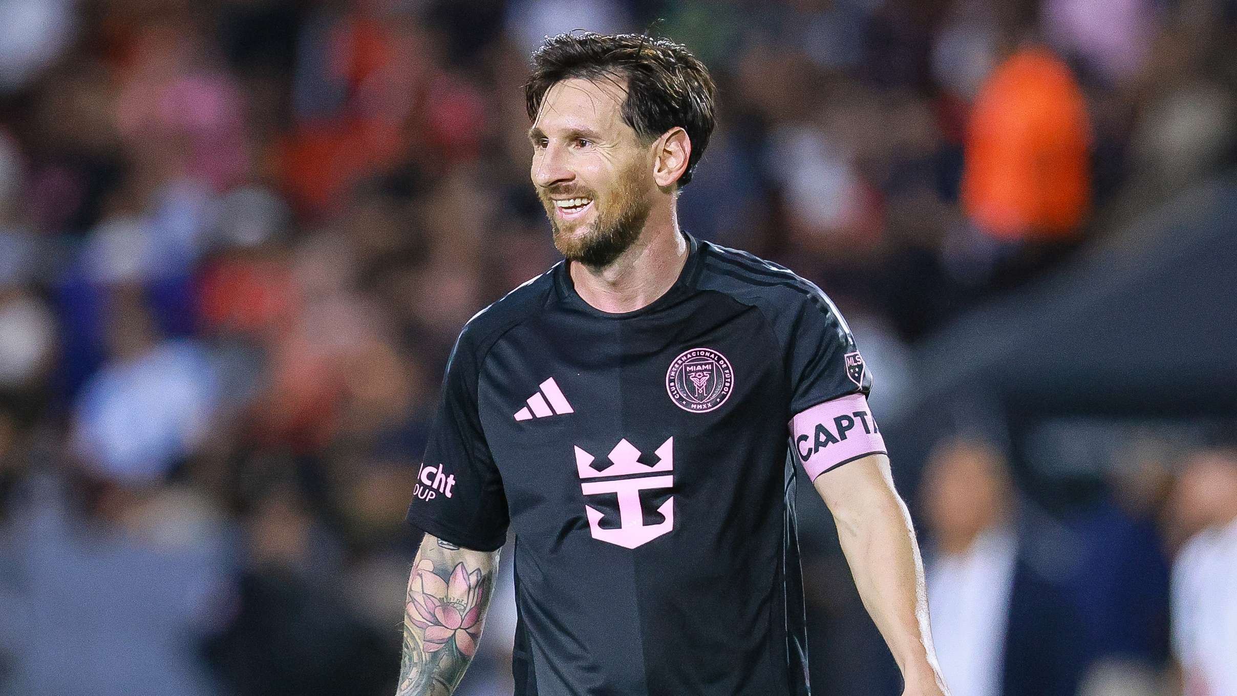 📽️ | Ballon d'Or winners Messi, Rodri attend Super Bowl LIX  