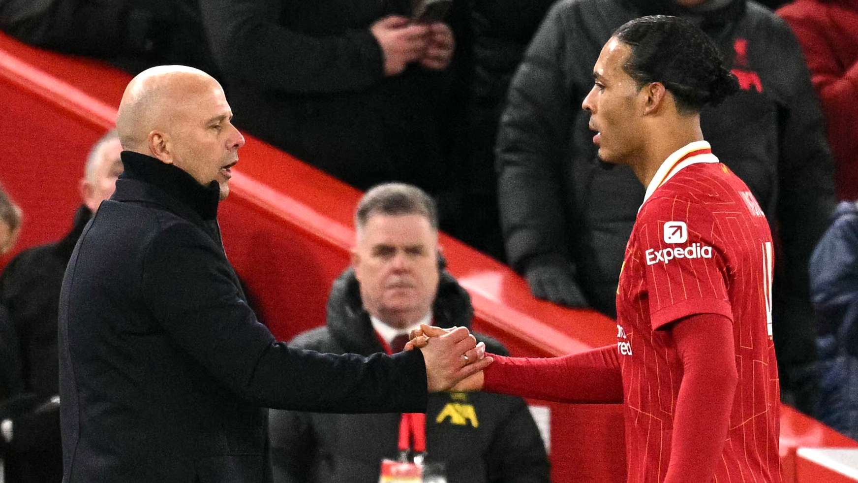 Slot makes clear statement on Van Dijk future amid contract stalemate  