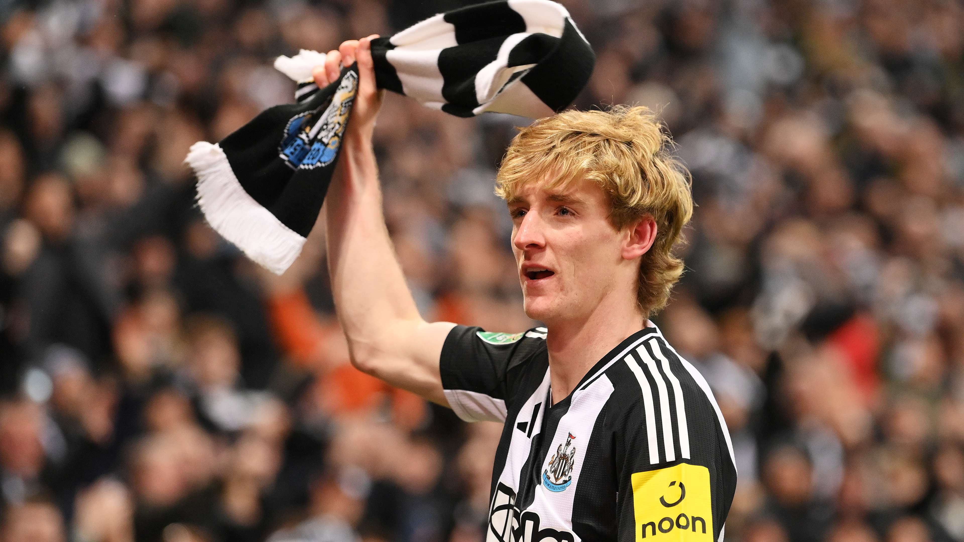 Gordon trolls Arsenal with brutal 'stay humble' comment  